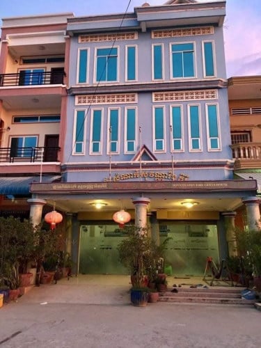 ផ្ទះសំណាក់លក់ជាបន្ទាន់ ទីតាំង បុរីសន្តិភាព2 ទល់មុខផ្លូវលំ