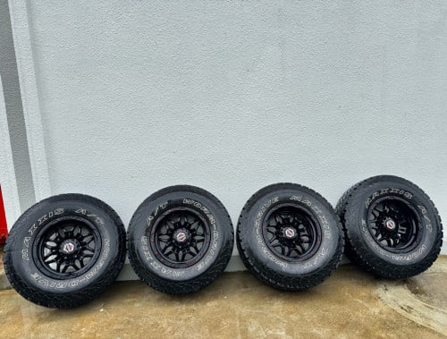 យ៉ាន់ និងសំបកលេខ 285/75/R16 រួមមានដុំលាន 3cm និងកំពស់ 5cm