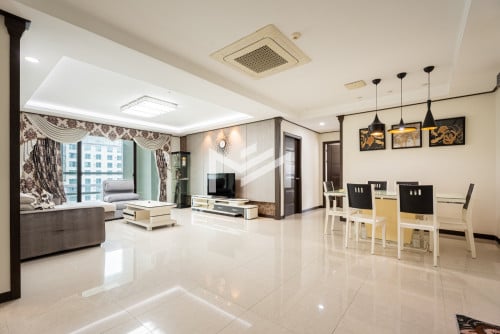 ខុនដូរសម្រាប់លក់-3 BR Condo For Sale in De Castle Royal 📍