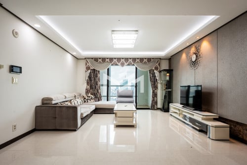 ខុនដូរសម្រាប់លក់-3 BR Condo For Sale in De Castle Royal 📍