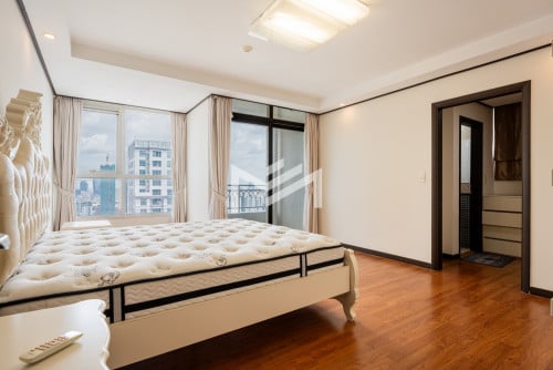 ខុនដូរសម្រាប់លក់-3 BR Condo For Sale in De Castle Royal 📍