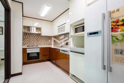 ខុនដូរសម្រាប់លក់-3 BR Condo For Sale in De Castle Royal 📍