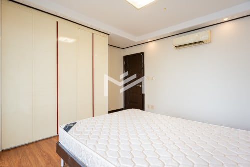 ខុនដូរសម្រាប់លក់-3 BR Condo For Sale in De Castle Royal 📍