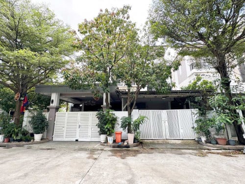 វីឡាភ្លោះAសម្រាប់លក់និង នៅក្នុងបុរីប៉េងហួតបឹងស្នោរ