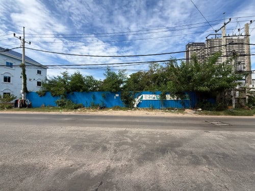 ដីអាជីវកម្មលក់នៅជិតAeon2លើផ្លូវ92