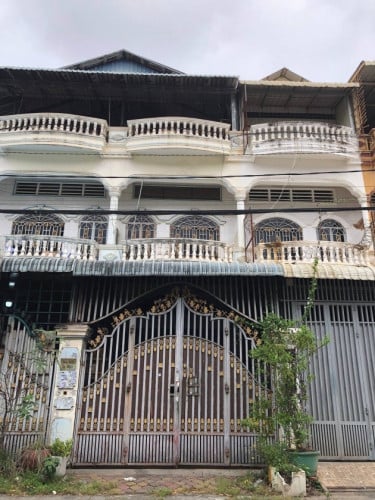 ផ្ទះសំរាប់ជួលនៅជិតផ្សារទួលទំពួង / Flat for Rent at Near Toul Tom Poung Market