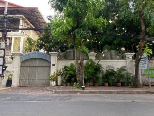 ផ្ទះសំរាប់លក់បឹងកេងកង១  / House for Sell​ Boeng Kengkang I