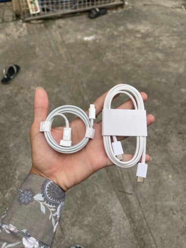 ខ្សែសាក iPhone នឹង Samsung