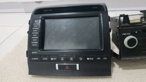 ម៉ាញ៉េ Land Cruiser ហ្សីន