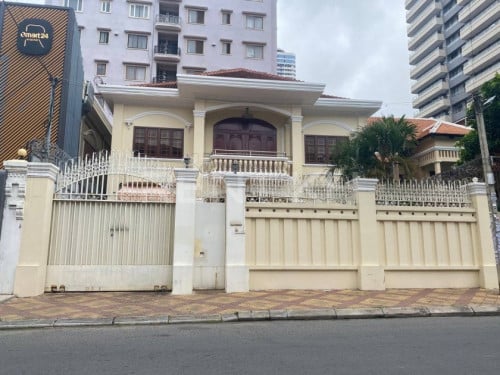 វីឡាសម្រាប់ជួលនៅខណ្ឌបឹងកេងកង/ Villa for Rent at Khan  Boeng Keng Kang