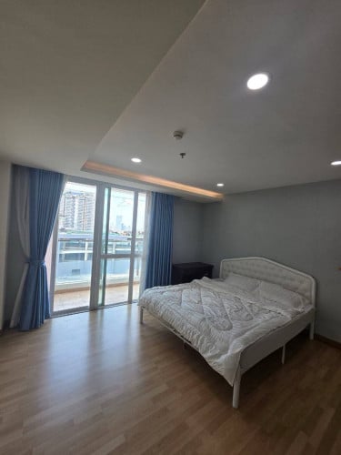 Condo Olympia urgent sale