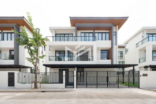 វីឡាទោលទំនេីប-Luxury Queen Villa near Aeon 3 📍