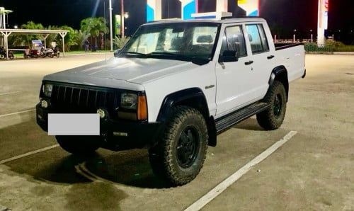 Jeep Cherokee $2500 Tel : 012910098