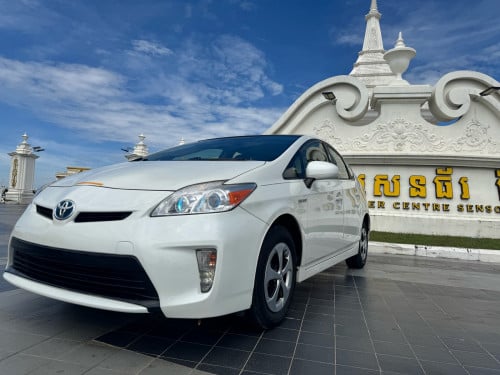 Prius 2012 Deluxe Solar Ful (ក្នុងលឿង)