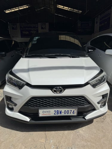 Toyota Raize 2023 ដំបូលខ្មៅ 4មុឺនគីឡូ ហ្សុីនមួយជុំ