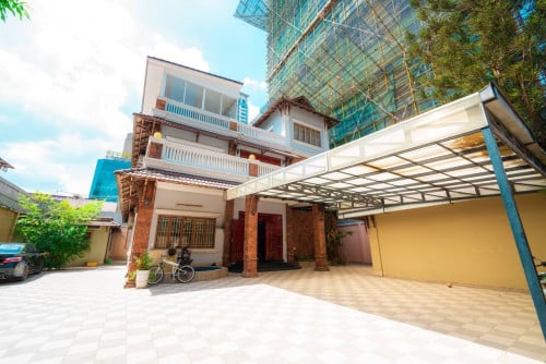 Villa for Rent in BKK1