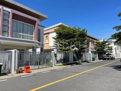 វីឡាកូនកាត់សម្រាប់ជួលបុរីរអ័គីដេជ្រោយចង្វា