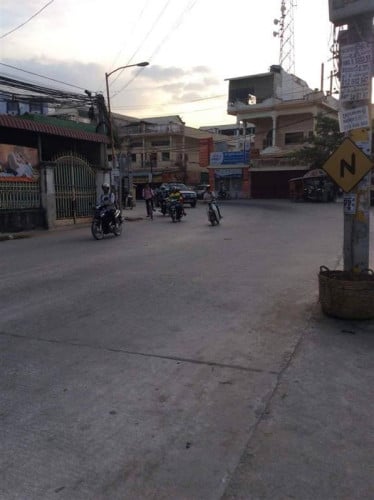 ផ្ទះលក់លើផ្លូវធំ