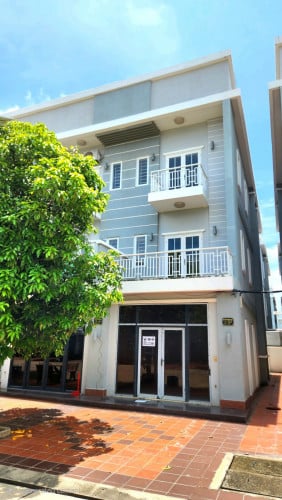 ផ្ទះអាជីវកម្ម លើផ្លូវធំទី១ ក្រោមតម្លៃទិញពីបុរី វិមានភ្នំពេញ