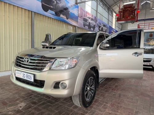 ឡានស្អាត​លក់​នៅ​សៀមរាប​013 ឆ្វេង​សុីន