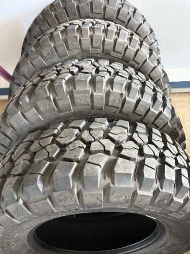 សំបកកង់ឡានលក់វង្វេង17លេខ255/75R17នៅស្អាត99%U.S.Aតម្លៃ135$ចរចា