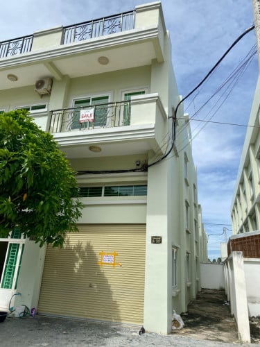 ផ្ទះអាជីវកម្មលក់បន្ទាន់  ទីតាំងល្អផ្លូវធំ18mផ្ទះថ្មី ប្លង់សេ2សន្លឹកកន្លះ លក់តម្លៃក្រោមទីផ្សារ