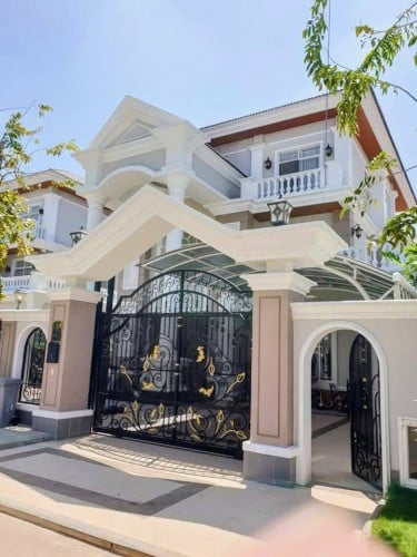  វីឡាព្រីន សម្រាប់ជួល • ទីតាំង បុរី ប៉េង ហួត60m ក្បែផ្សារទំនើបAeon3