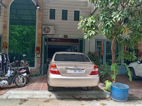 ឡានលក់ Camry 04 LE ABS ឡានស្អាត ឯកសារគ្រប់ម្ចាស់ដើម