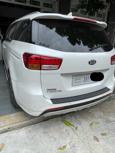 ឡានលក់បន្ទាន់ ១១កៅអីfull option 30500$ចចារ