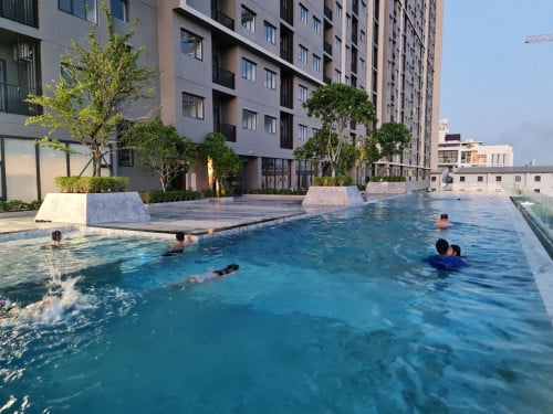 ខុនដូ The Park Land Condo ជាន់ទី8 បែរទៅទឹសខាងឆ្វេង។ ការរស់នៅបែបទាន់សម័យ មានផាសុកភាព និង សុវត្ថិភាព។