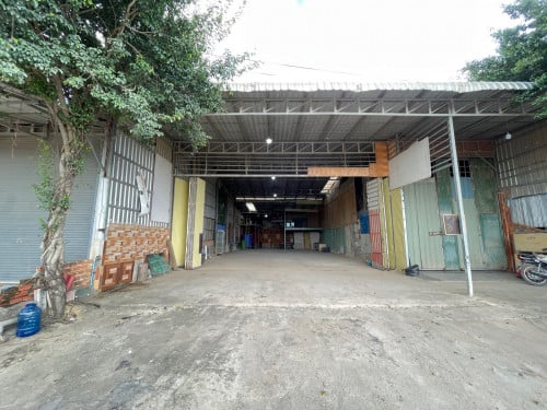 ឃ្លាំងសម្រាប់ជួល នៅម្ដុំទំនប់កប់ស្រូវលើផ្លូវធំរដ្ឋ☎️081 67 99 70
 63 89 90(លេខមានតេលេក្រាម)