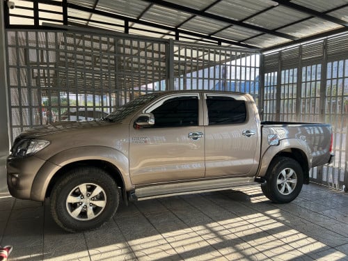 ម្ចាស់ឡានផ្ទាល់​ លក់ ដូរសេរី Vigo 2010 នៅថ្មី 95% ម្ចាស់ផ្ទាល់