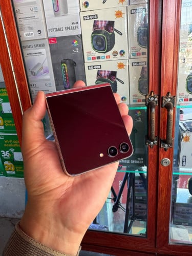 Galaxy Zflip5 (Ram8g+256g) នៅស្អាតសំនុំ 98%