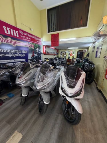 Honda PCX 2025 japan