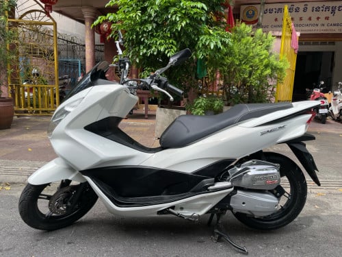 Honda Pcx150cc 2015 New98%មានពន្ធកាតគ្រីស្លាកលេខ