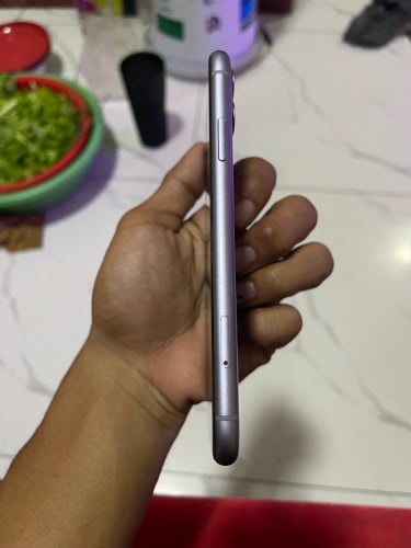 iPhone 11 LLA 64G មានស្កេន 115$