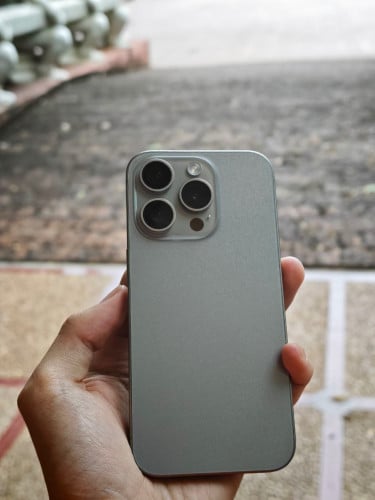 iPhone 15 pro 256g CH/A