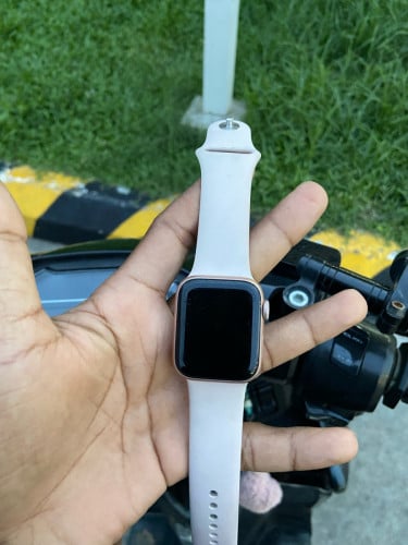 Iwatch series5 40mm66$ នៅភ្នំពេញមានខ្សែសាកoriginal battery87%