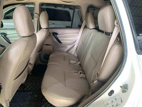 RAV4 2002 White kamai