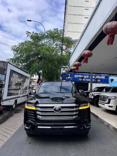 Toyota Land Cruiser 2022 ( VXR)Call /. 096 2472608