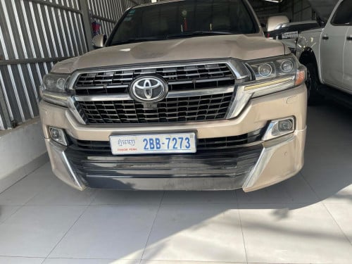 Toyota Landcruiser year 2011