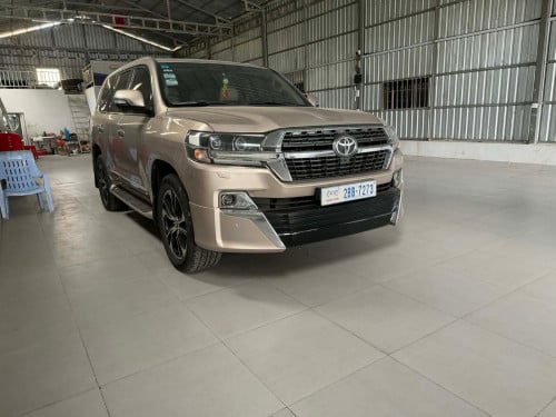 Toyota Landcruiser year 2011