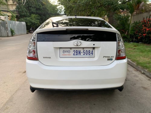 Toyota Prius 06 ក្នុងលឿង