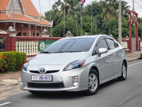 TOYOTA PRIUS ឆ្នាំ2010 Option3 អេក្រង់ធំ