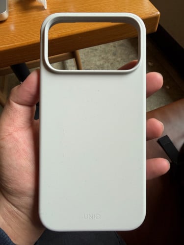 Uniq silicon iPhone 17 pro max