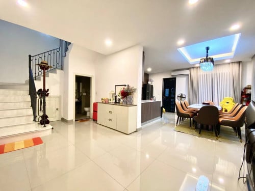 Villa for sale 排屋出售 / Price 价格: 445,000$ (Can negotiation)