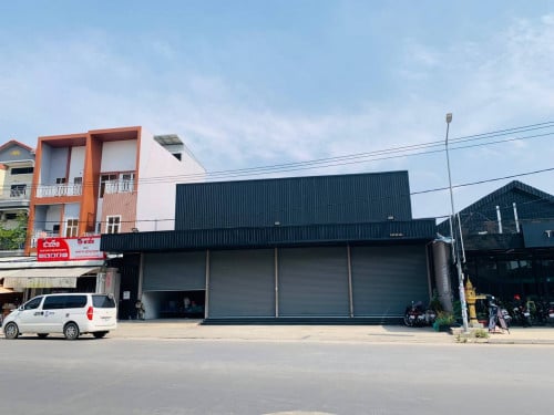 ឃ្លាំង​សម្រាប់ជួល​នៅផ្លូវ២០០៤