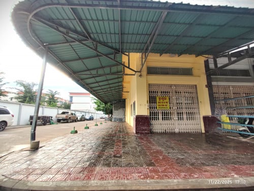 ផ្ទះកែងជួលនៅបុរីពិភពថ្មីចំការដូង មួយ