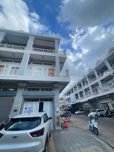 ផ្ទះ​​អាជីវកម្ម​សំរាប់លក់ នៅបុរីវិមានភ្នំពេញ ស្ថិតនៅគម្រោង១