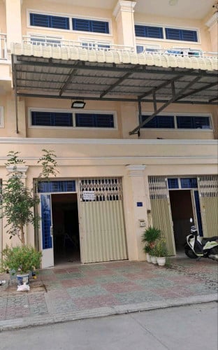 ផ្ទះលក់បន្ទាន់ នៅជិតផ្សាស្ទឹងមានជ័យថ្មី